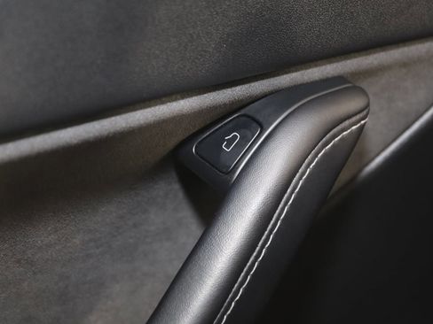 Used 2021 Tesla Model Y Long Range image 27