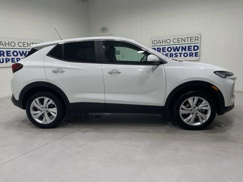 Used 2025 Buick Encore GX Preferred AWD/4WD image 9