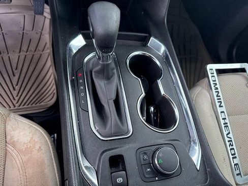 Used 2023 Chevrolet Traverse LS FWD image 9