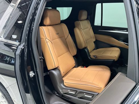 Used 2025 Cadillac Escalade ESV Premium Luxury w/ Touring Package AWD/4WD image 25