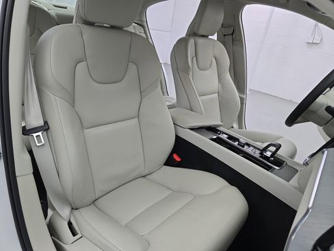 Used 2023 Volvo S60 B5 Plus w/ Climate Package image 10