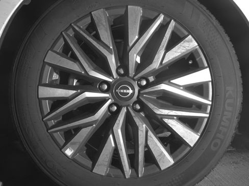 Used 2025 Nissan Altima 2.5 SV FWD image 12