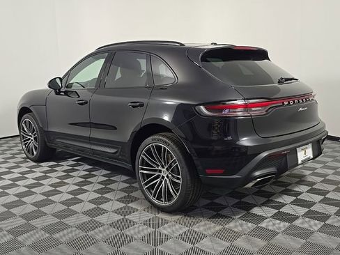 Certified 2025 Porsche Macan image 3