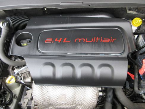 Used 2018 Jeep Renegade Altitude w/ UConnect 8.4 Nav Group FWD image 47