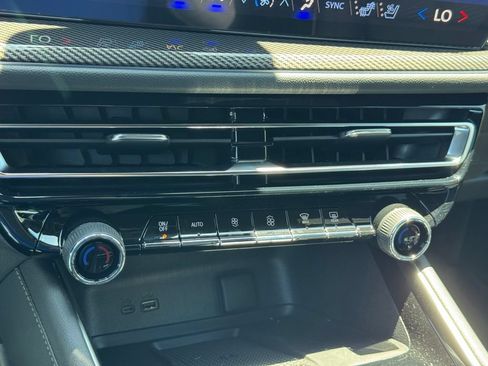 New 2026 Chevrolet Traverse High Country w/ LPO, Floor Liner Package AWD/4WD image 21