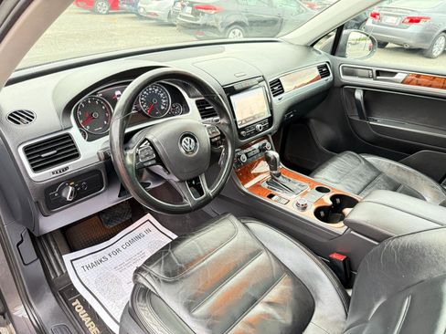 Used 2012 Volkswagen Touareg VR6 image 11