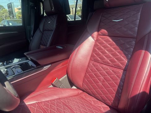 Certified 2025 Cadillac Escalade ESV Sport w/ Touring Package AWD/4WD image 15