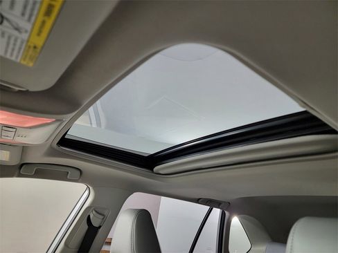 Used 2019 Toyota RAV4 XLE Premium image 35