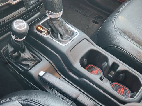 Used 2023 Jeep Gladiator Sport image 20