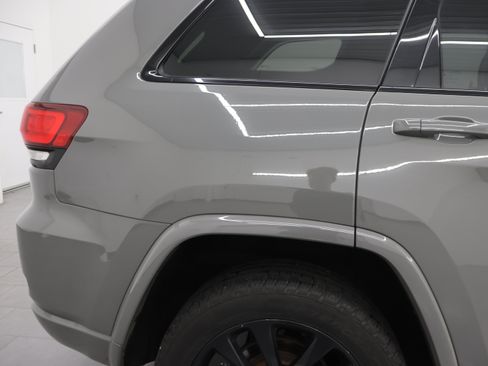 Used 2020 Jeep Grand Cherokee Altitude AWD/4WD image 24