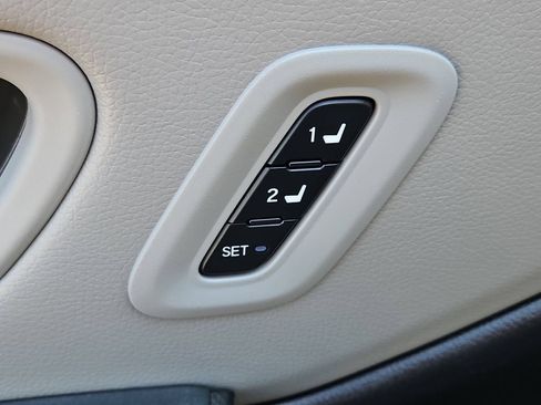 Certified 2025 Honda Pilot EX-L image 18