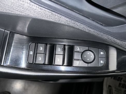 Used 2023 Nissan Rogue S AWD/4WD image 17