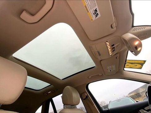 Used 2018 Mercedes-Benz GLC 300 4MATIC image 11