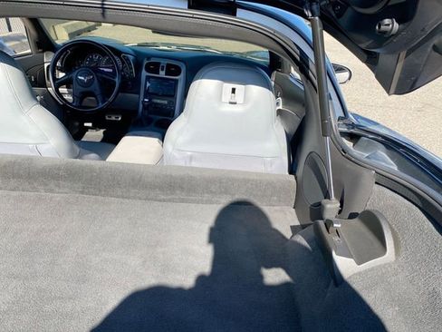 Used 2005 Chevrolet Corvette Coupe w/ Preferred Equipment Group RWD image 22