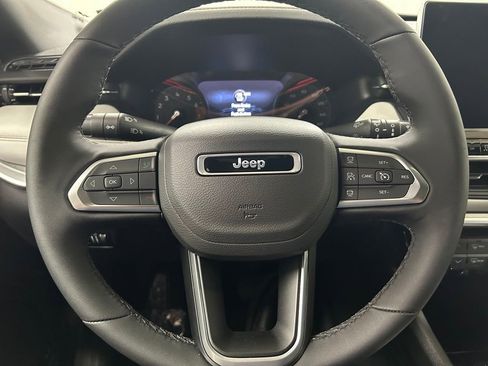 Used 2025 Jeep Compass Limited AWD/4WD image 17