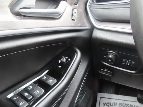 Used 2024 Jeep Grand Cherokee Overland w/ Luxury Tech Group IV image 35