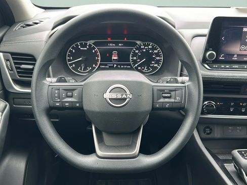 Used 2025 Nissan Rogue S FWD image 17