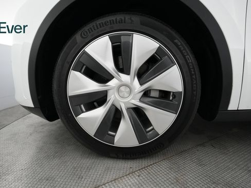 Used 2023 Tesla Model Y Long Range AWD/4WD image 19