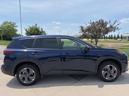 Used 2025 Nissan Rogue SV FWD image 16