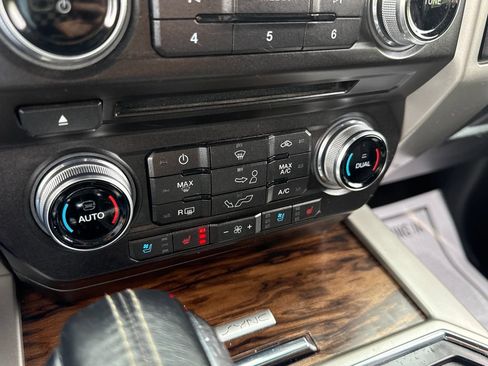 Used 2018 Ford F150 Lariat w/ Equipment Group 502A Luxury AWD/4WD image 43