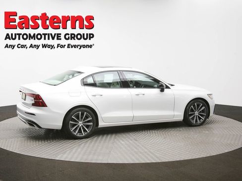 Used 2022 Volvo S60 B5 Momentum image 43