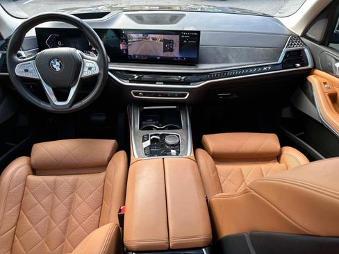Used 2023 BMW X7 xDrive40i w/ Premium Package image 16