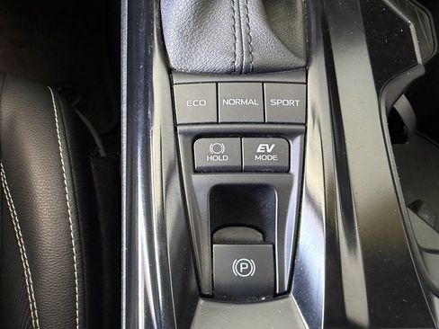 Used 2025 Toyota Camry SE AWD/4WD image 21