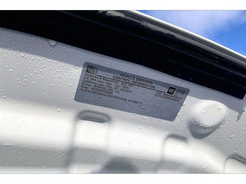 Used 2025 Chevrolet Trax RS w/ Sunroof Package image 34