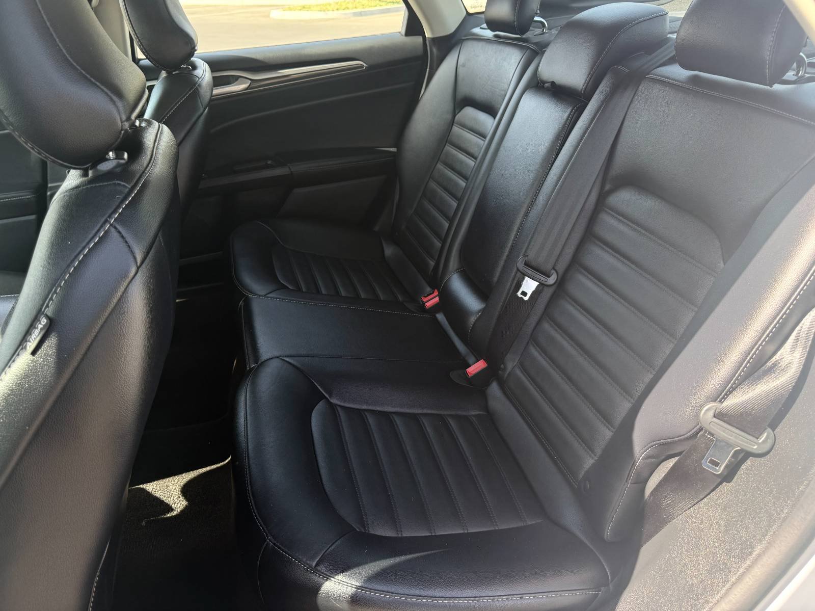 Used 2018 Ford Fusion SE w/ Equipment Group 602A FWD image 16