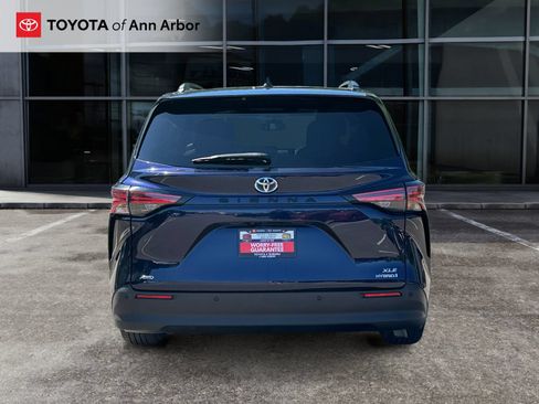 Used 2022 Toyota Sienna XLE AWD/4WD image 11
