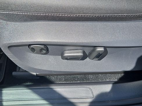 Certified 2025 Volkswagen Taos SE AWD/4WD image 15