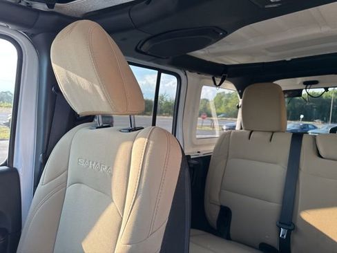 Used 2018 Jeep Wrangler Unlimited Sahara AWD/4WD image 43