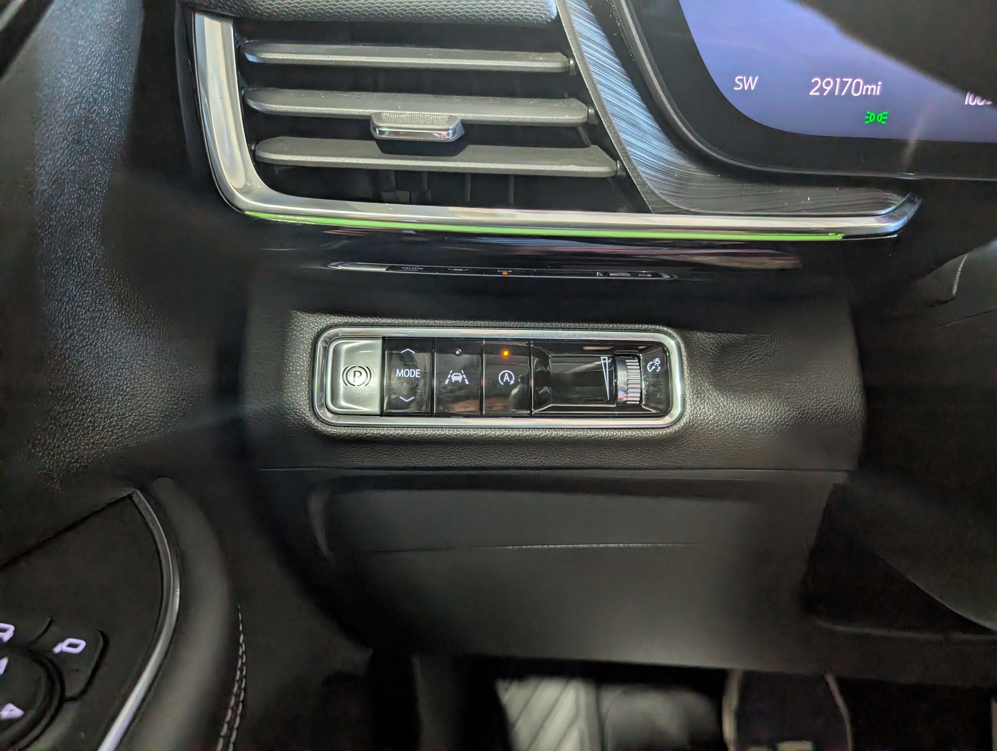 Used 2024 Buick Envision Preferred AWD/4WD image 23