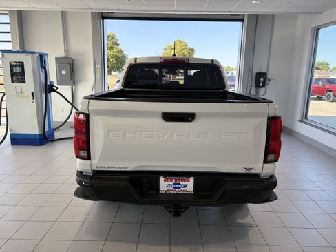 Used 2024 Chevrolet Colorado Z71 w/ Z71 Convenience Package 2 image 4