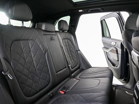 Used 2024 BMW X5 xDrive40i w/ M Sport Package image 23