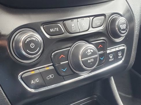 Used 2021 Jeep Cherokee Limited AWD/4WD image 21