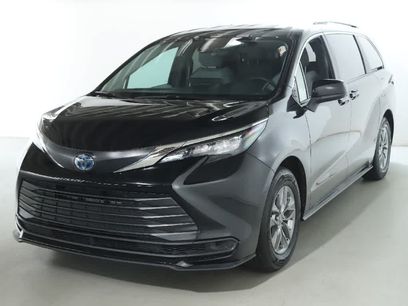 Certified 2025 Toyota Sienna LE