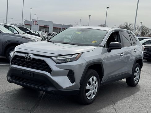 Used 2025 Toyota RAV4 LE image 12