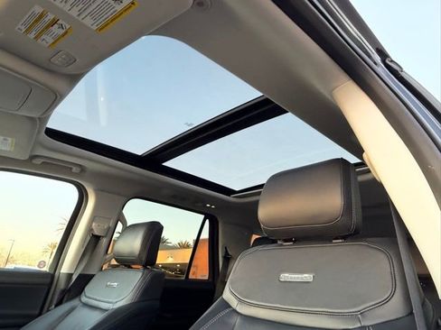 Used 2025 Ford Expedition Platinum image 18