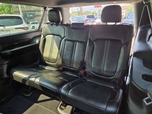 Used 2024 Jeep Wagoneer L Series II w/ Flexible Seating Group AWD/4WD image 31