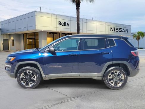 Used 2018 Jeep Compass Trailhawk w/ Leather Interior Group AWD/4WD image 2