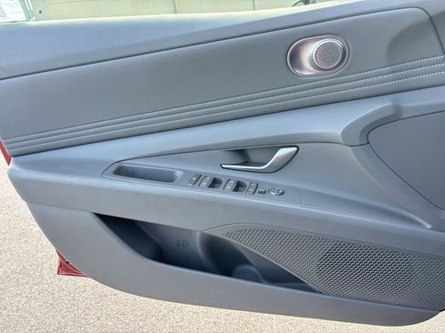 Used 2025 Hyundai Elantra SEL image 11