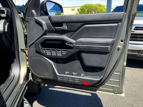 Used 2025 Toyota Tacoma TRD Off-Road image 23