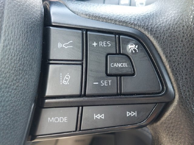 Used 2025 Toyota Sienna LE FWD image 28