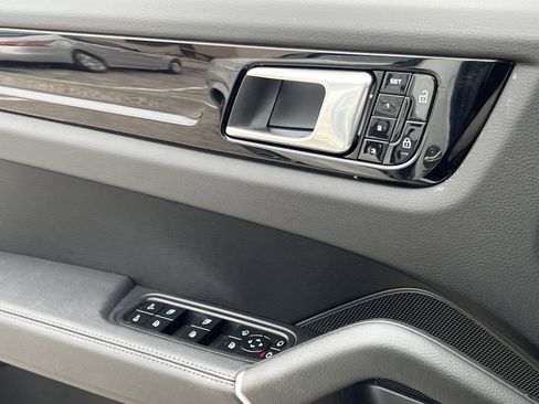 Certified 2021 Porsche Cayenne Coupe image 31