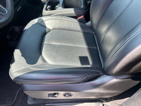 Used 2025 Chrysler Pacifica Select FWD image 17