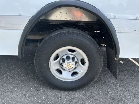 New 2025 Chevrolet Express 3500 Work Van w/ Power Convenience Package image 24