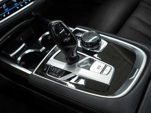 Used 2018 BMW 740i xDrive AWD/4WD image 21