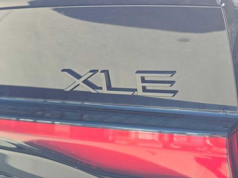 Used 2025 Toyota Prius XLE FWD image 14
