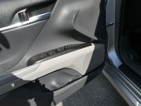 Used 2022 Toyota Camry LE image 14